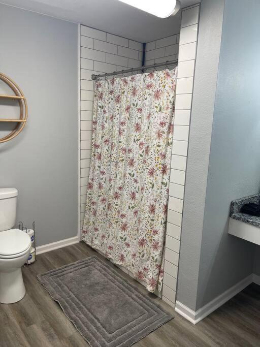 The Bernice - 2 Bedroom Apt In Quilt Town, Usa Hamilton Exteriör bild