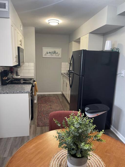 The Bernice - 2 Bedroom Apt In Quilt Town, Usa Hamilton Exteriör bild